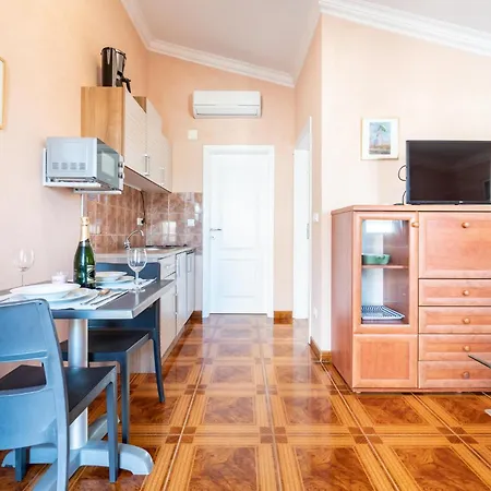 Appartement In With Kitchen Vir