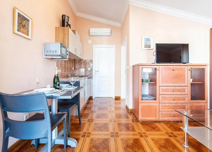 Lägenhet In With Kitchen Vir